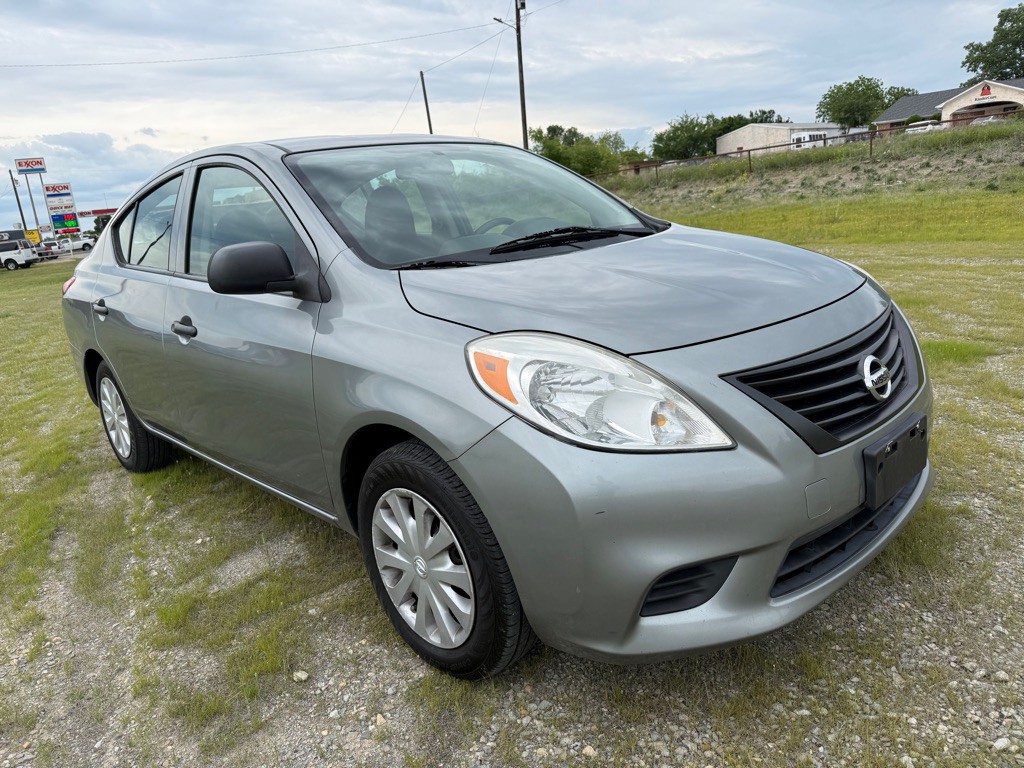 2012 Nissan Versa Image 3