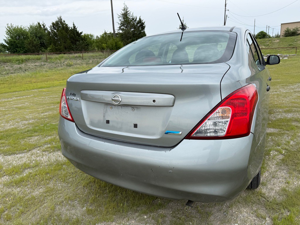 2012 Nissan Versa Image 5