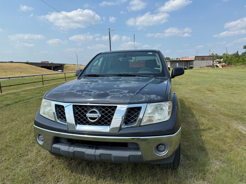 2010 Nissan Frontier Image 2
