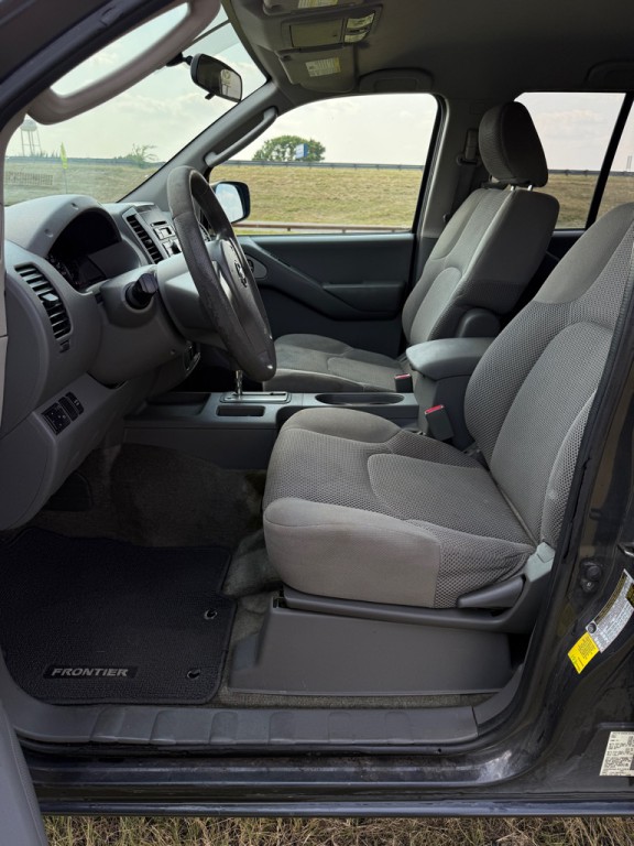 2010 Nissan Frontier Image 8