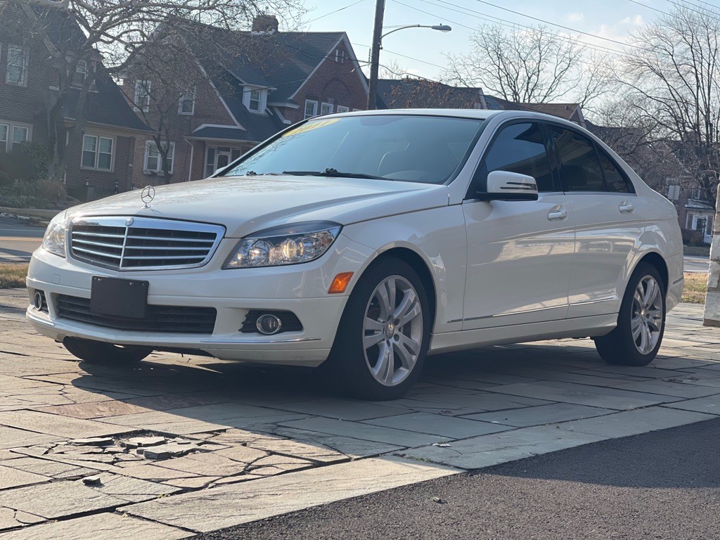 2011 Mercedes-Benz C-Class Image 3
