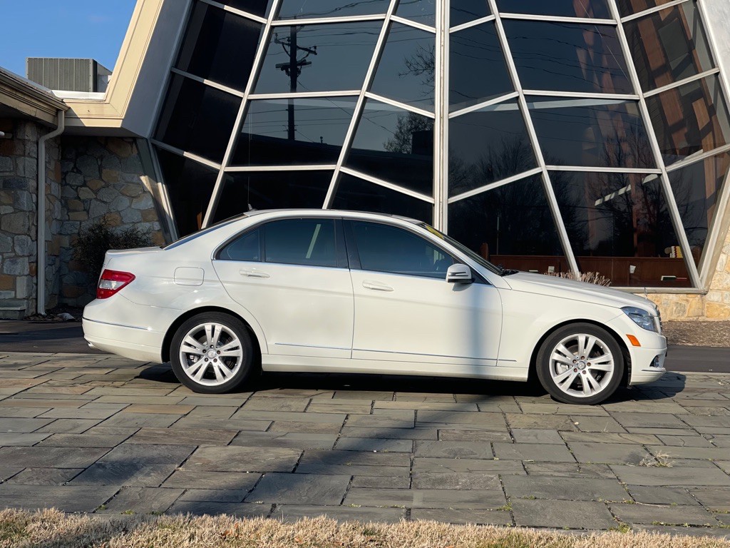 2011 Mercedes-Benz C-Class Image 4