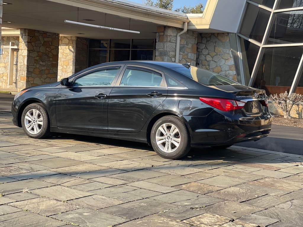2013 Hyundai Sonata Image 2
