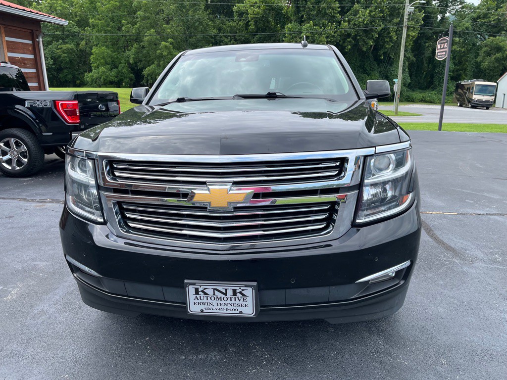 2019 Chevrolet Suburban Image 2