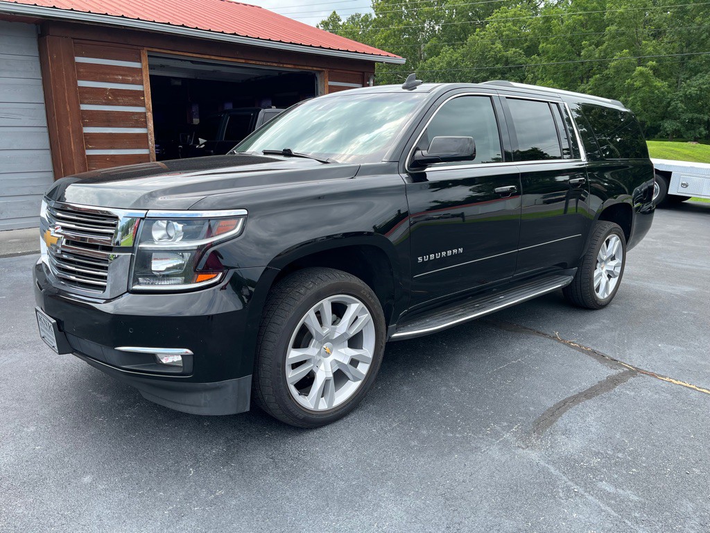 2019 Chevrolet Suburban Image 3