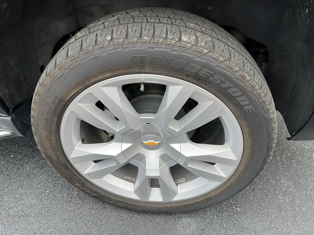 2019 Chevrolet Suburban Image 9