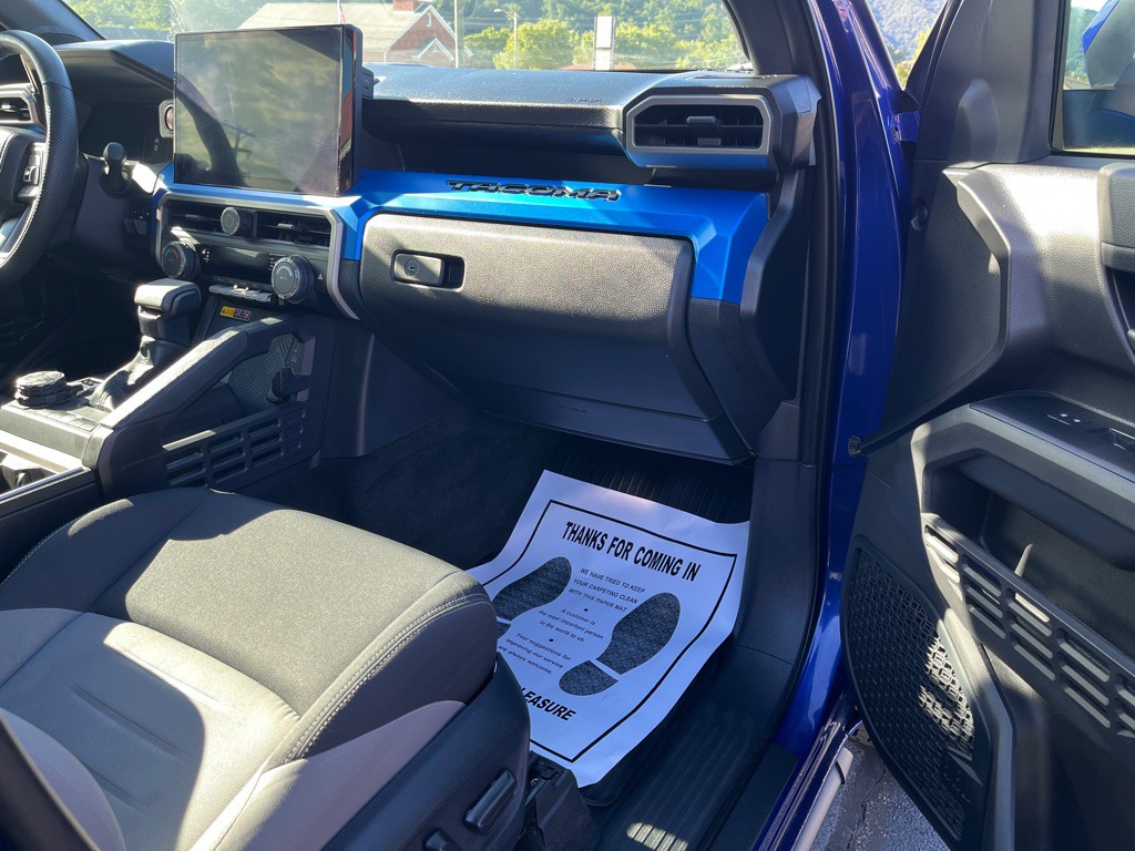 2024 Toyota Tacoma Image 8