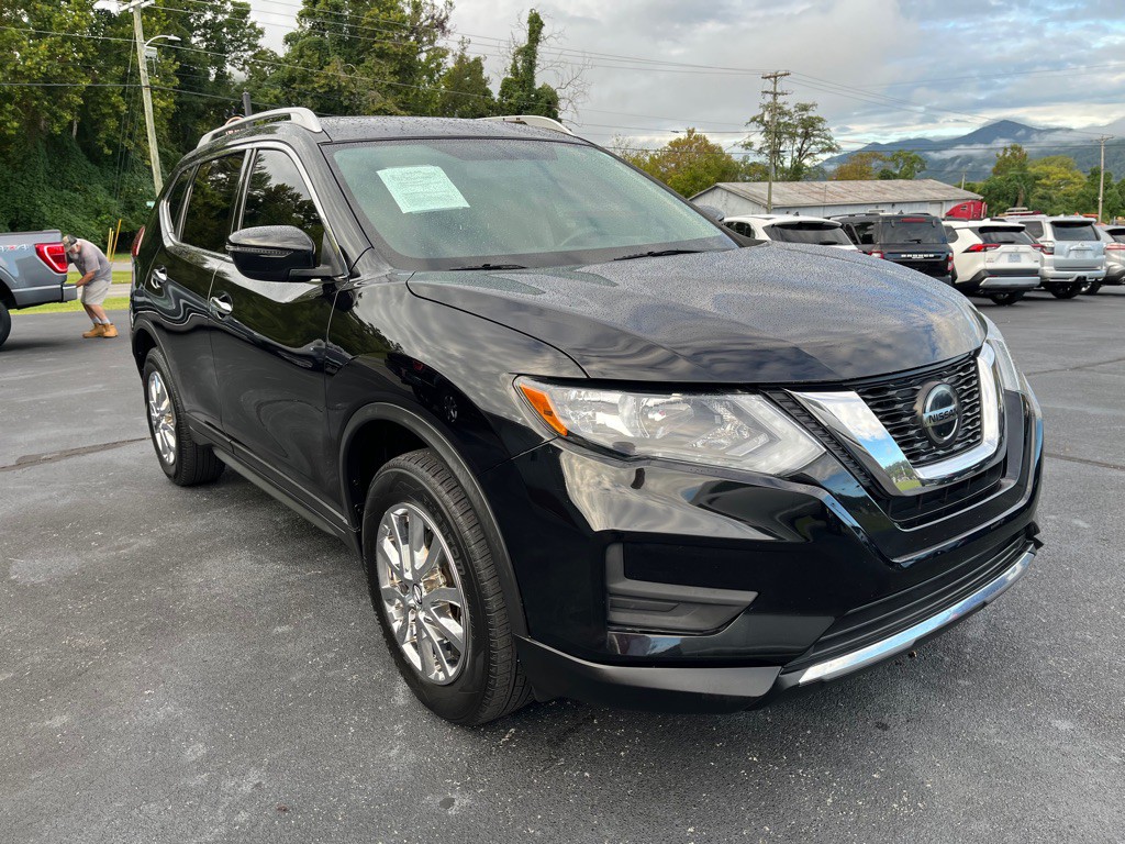 2018 Nissan Rogue Image 1