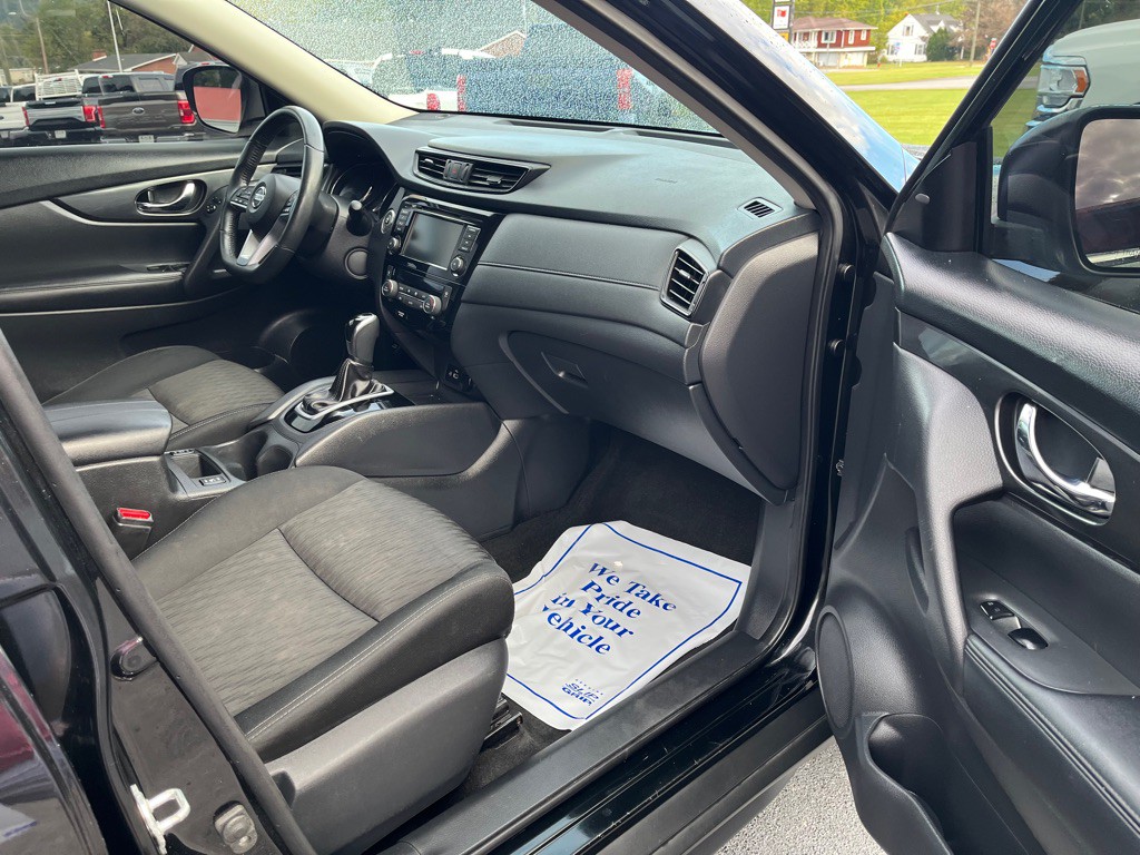 2018 Nissan Rogue Image 11
