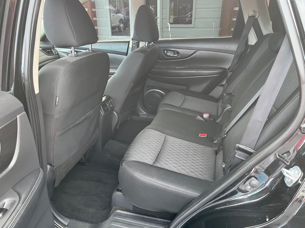 2018 Nissan Rogue Image 12