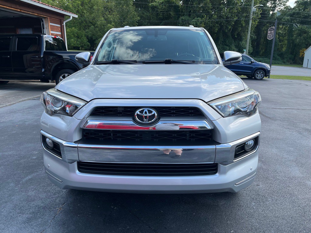 2016 Toyota 4Runner Image 2
