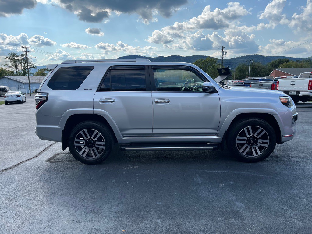 2016 Toyota 4Runner Image 8
