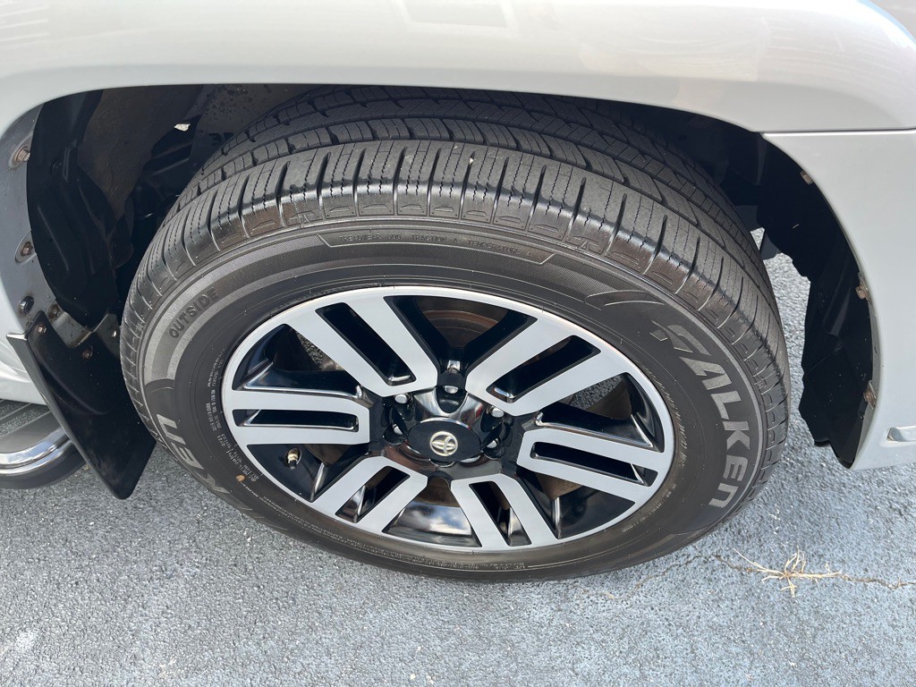 2016 Toyota 4Runner Image 9