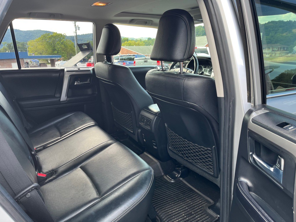 2016 Toyota 4Runner Image 12