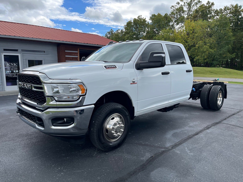 2024 RAM 3500 Image 3