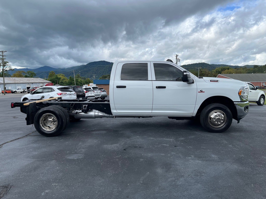 2024 RAM 3500 Image 7