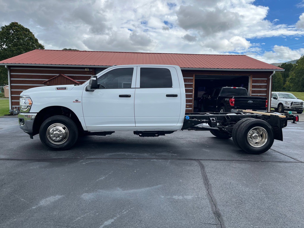 2024 RAM 3500 Image 8