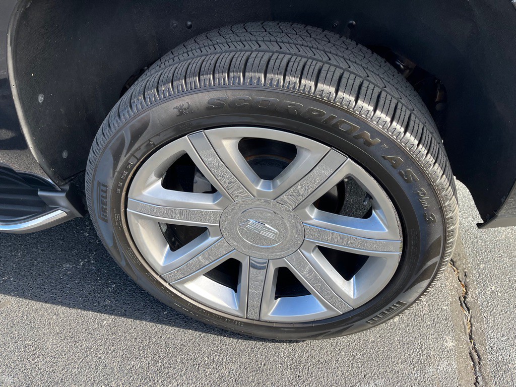 2017 Cadillac Escalade Image 9