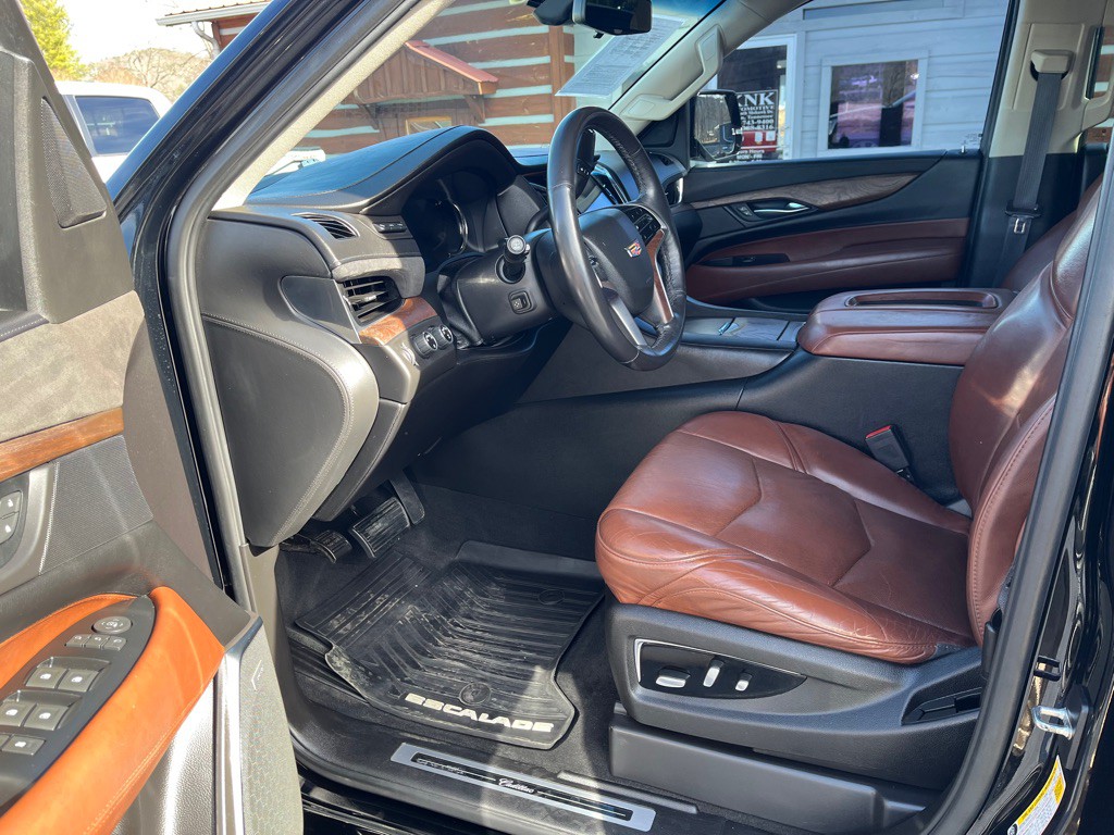 2017 Cadillac Escalade Image 10