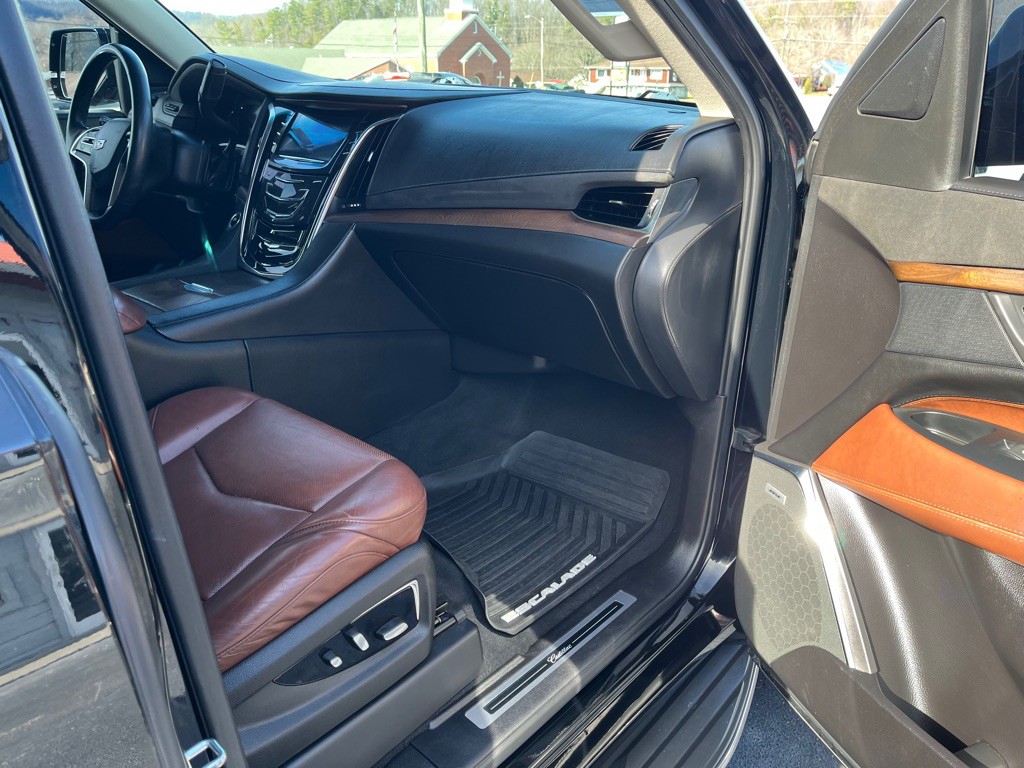 2017 Cadillac Escalade Image 11