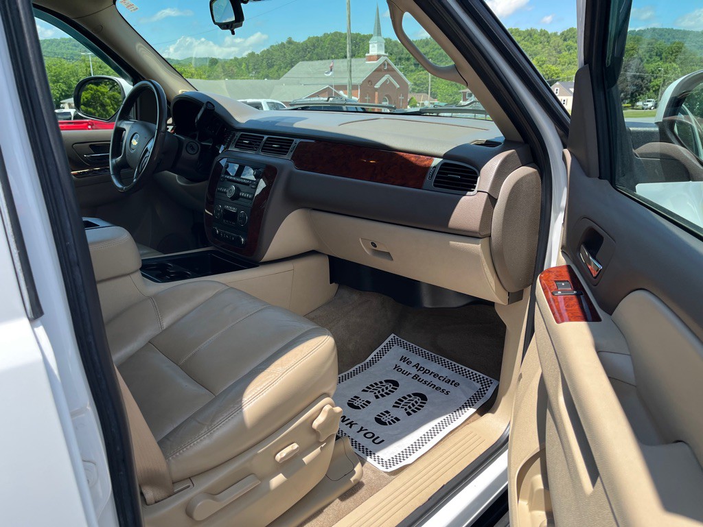 2010 Chevrolet Tahoe Image 11