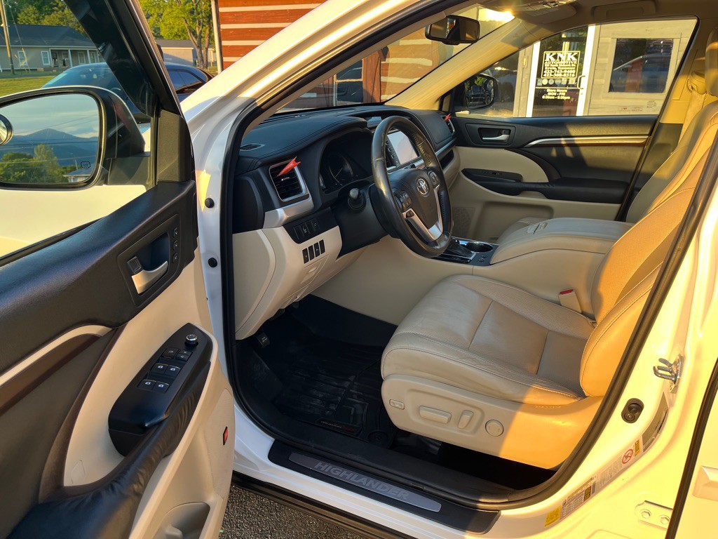 2015 Toyota Highlander Image 10
