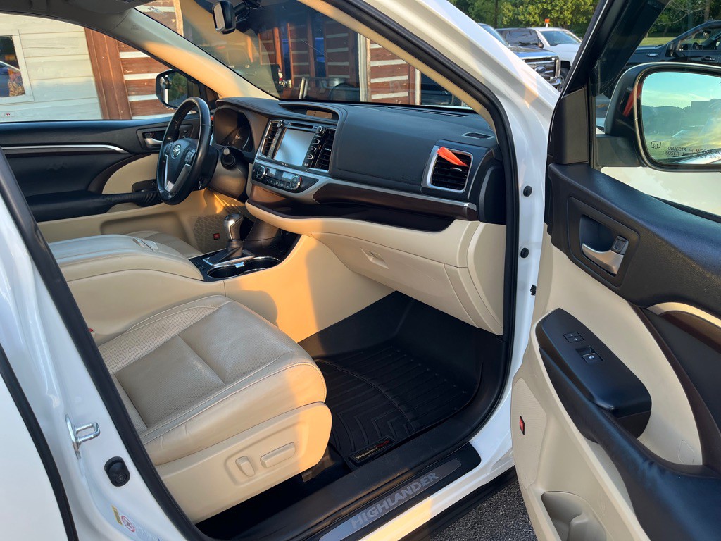 2015 Toyota Highlander Image 11