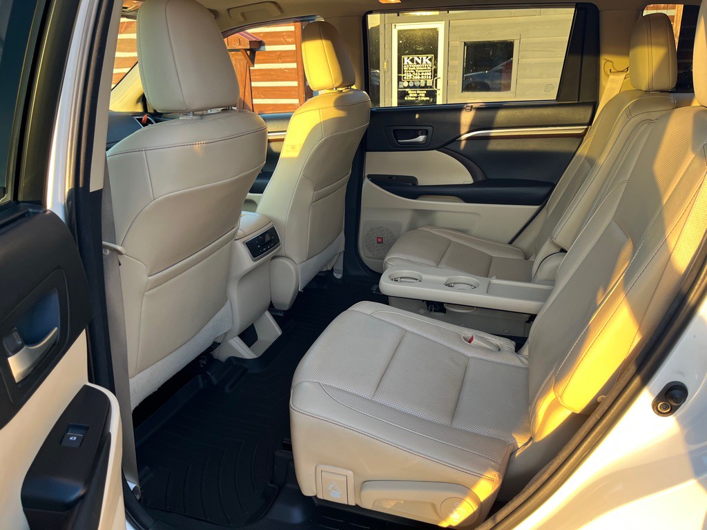 2015 Toyota Highlander Image 12