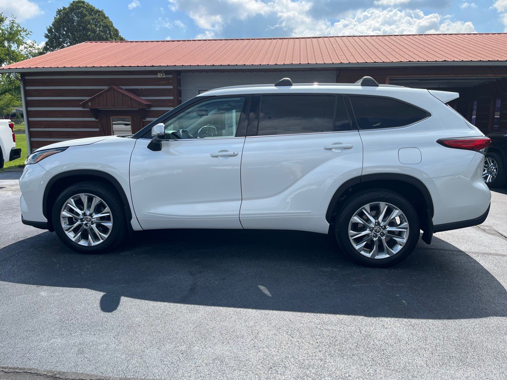 2022 Toyota Highlander Image 8