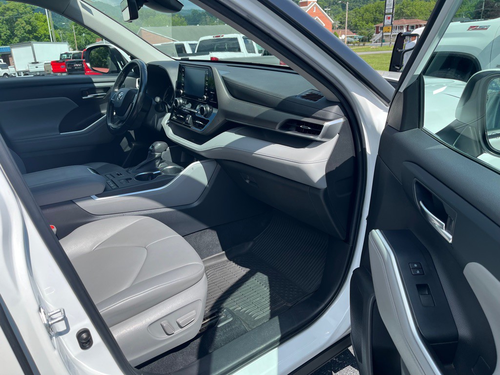 2022 Toyota Highlander Image 11