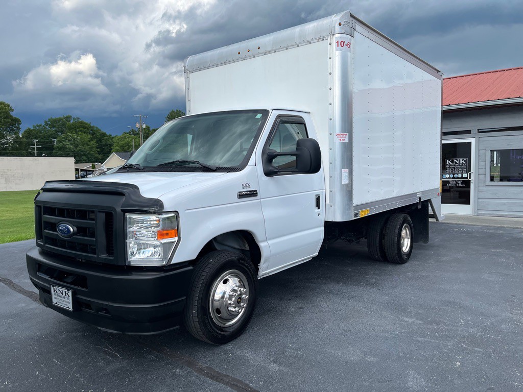 2024 Ford Econoline Image 3
