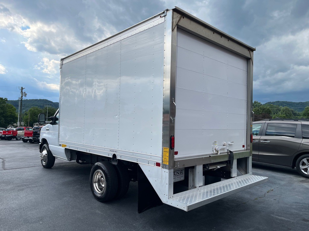 2024 Ford Econoline Image 4