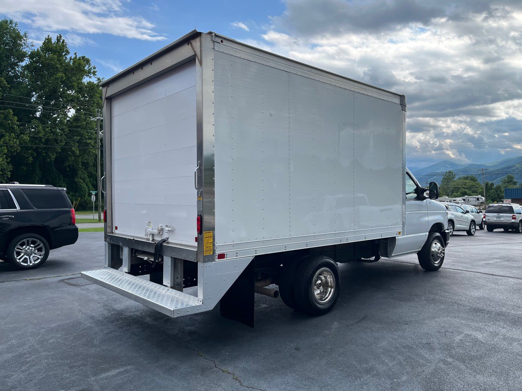 2024 Ford Econoline Image 6