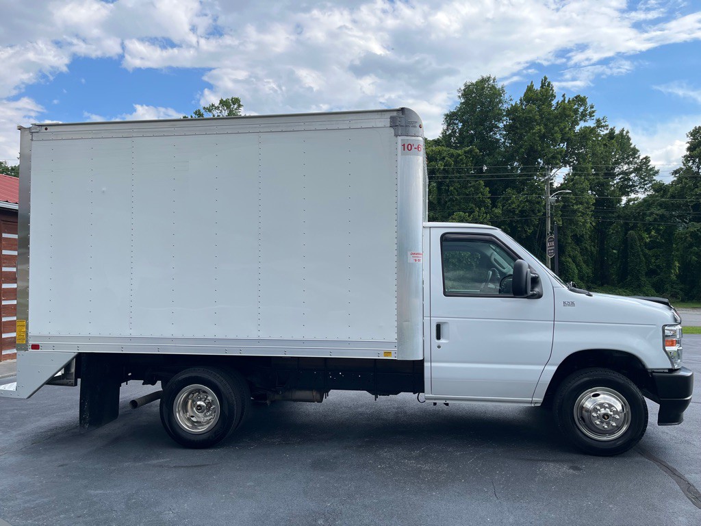 2024 Ford Econoline Image 8