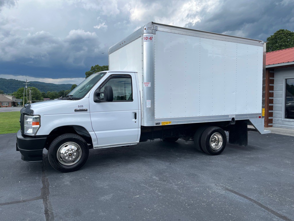2024 Ford Econoline Image 13