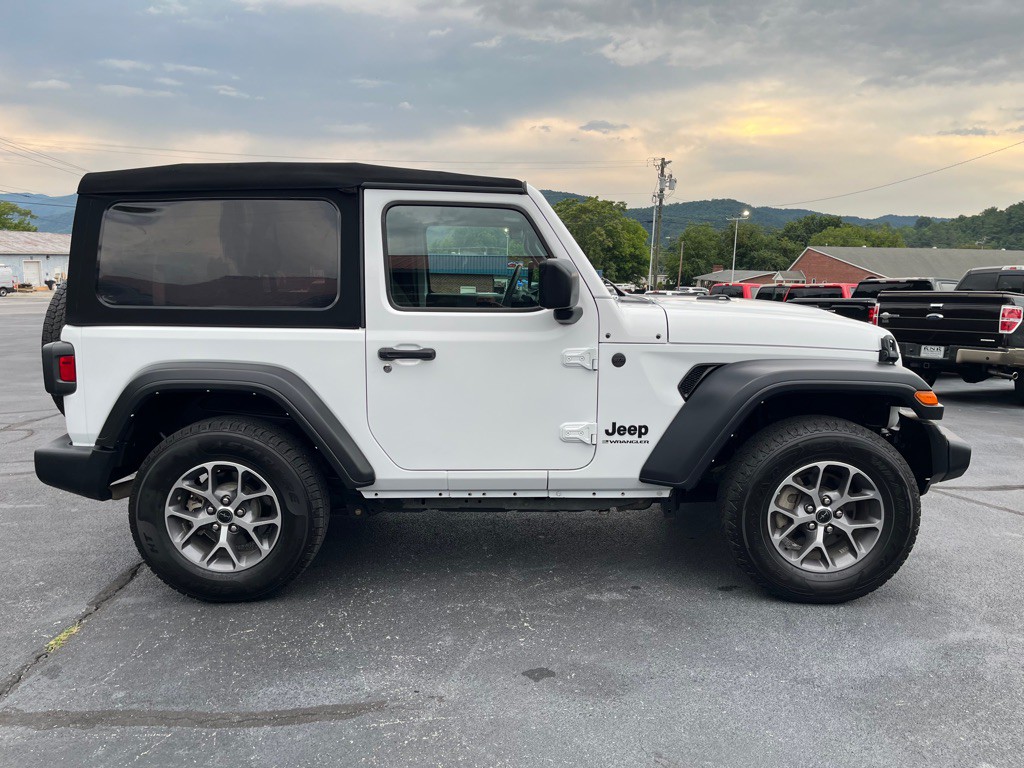 2024 Jeep Wrangler Image 8
