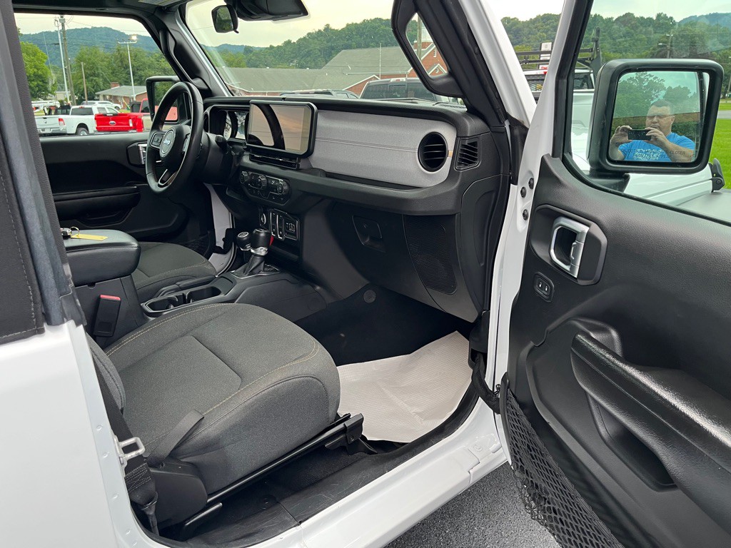 2024 Jeep Wrangler Image 10
