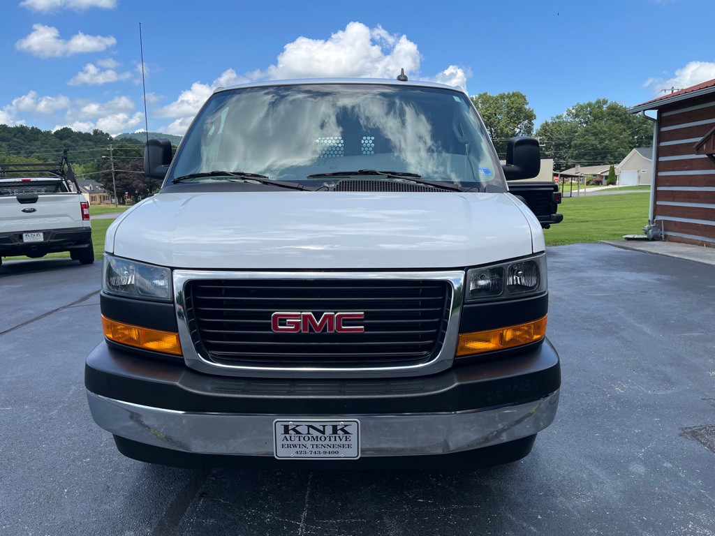 2024 GMC Savana Image 2