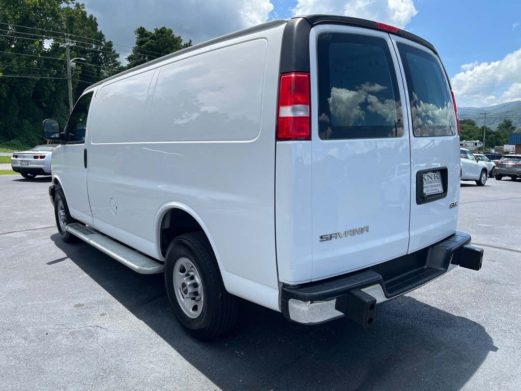 2024 GMC Savana Image 4