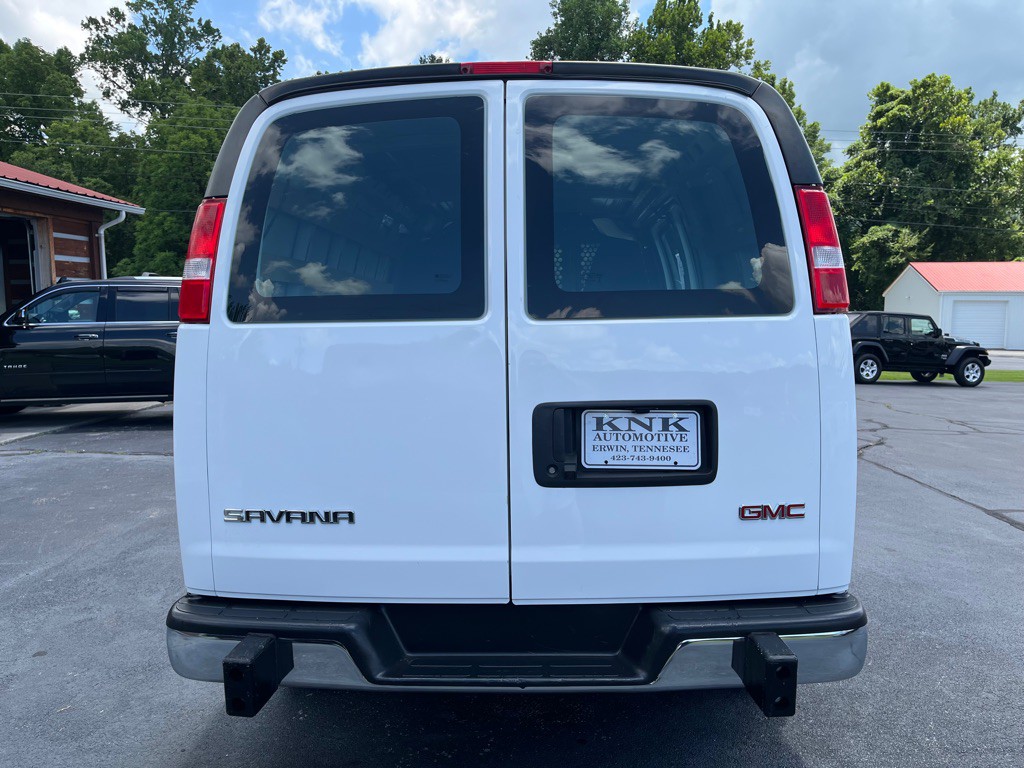 2024 GMC Savana Image 5
