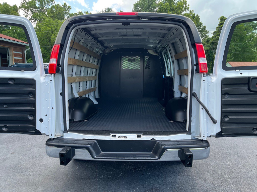 2024 GMC Savana Image 9