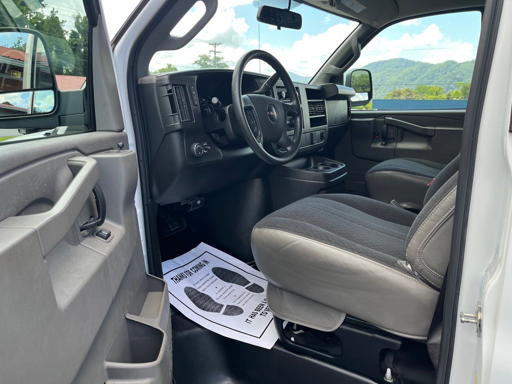 2024 GMC Savana Image 10