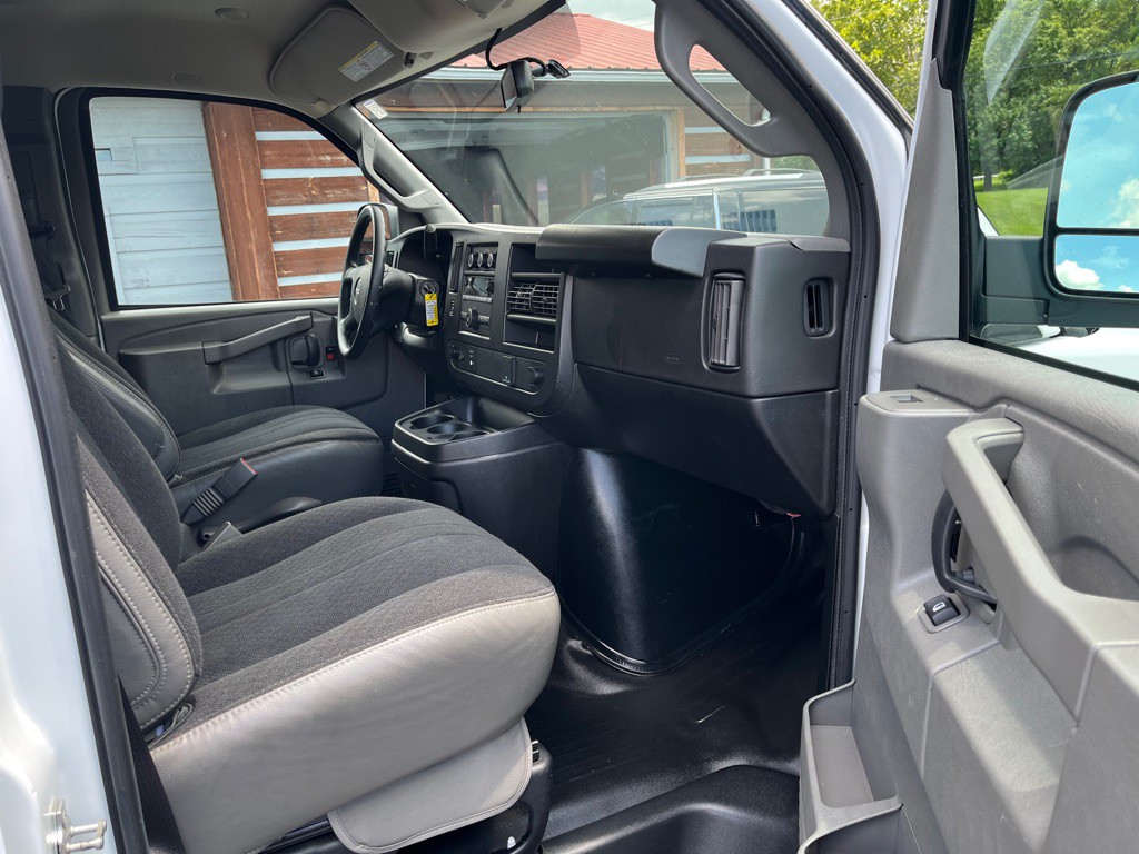 2024 GMC Savana Image 11