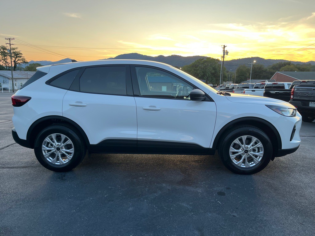 2025 Ford Escape Image 8