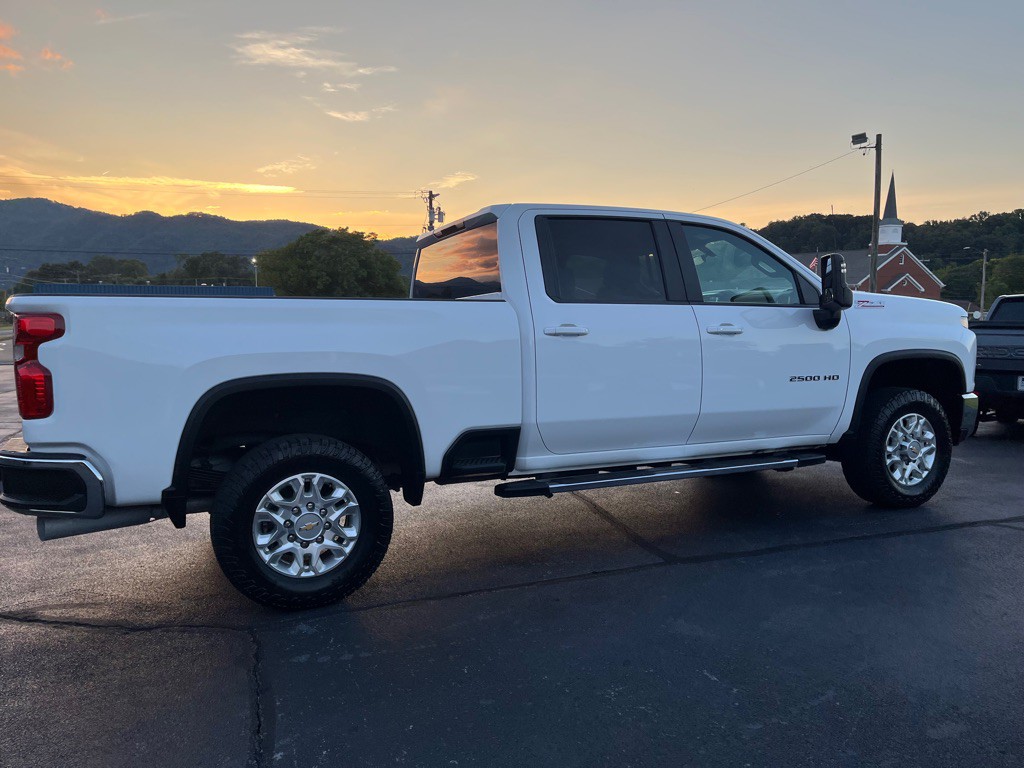 2023 Chevrolet Silverado 1500 Image 8