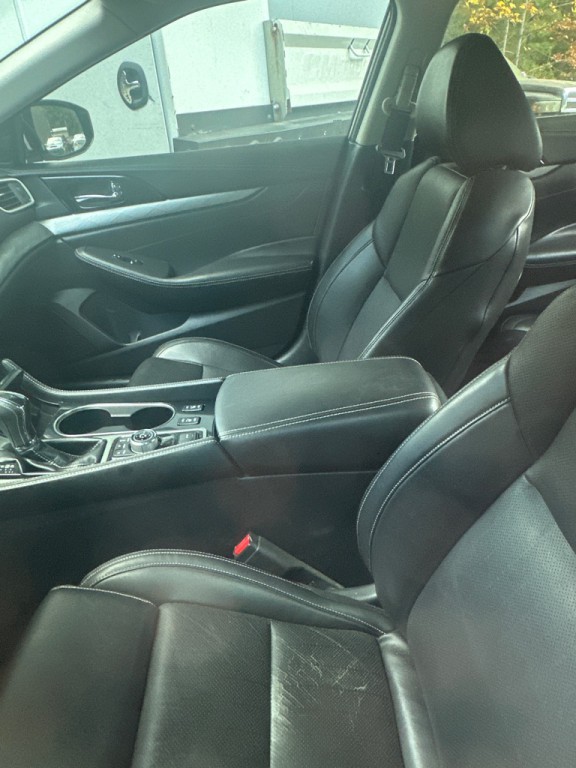 2017 Nissan Maxima Image 2