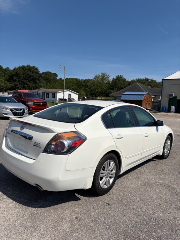 2011 Nissan Altima Image 10