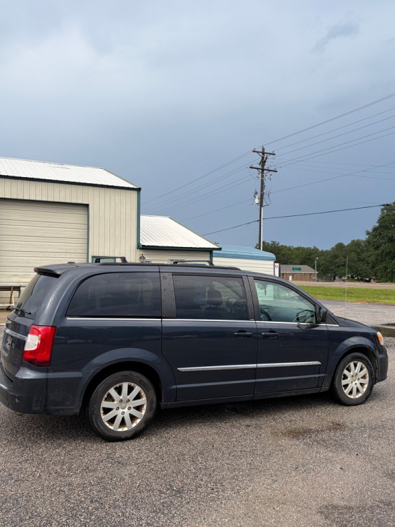 2013 Chrysler Town & Country Image 8