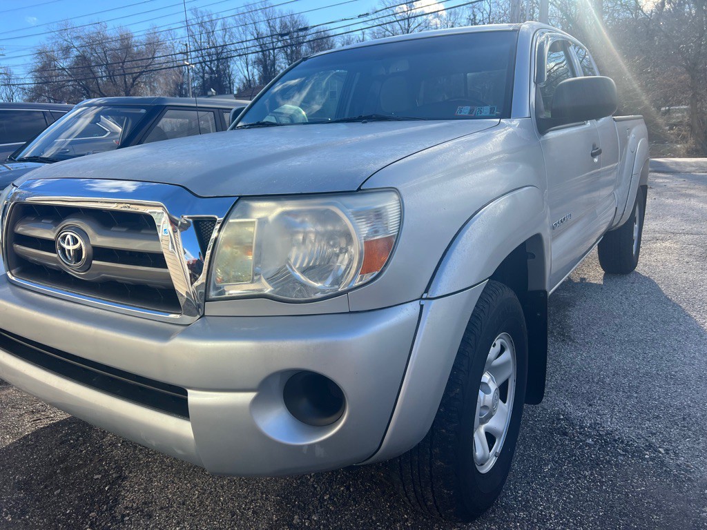 2010 Toyota Tacoma Image 2