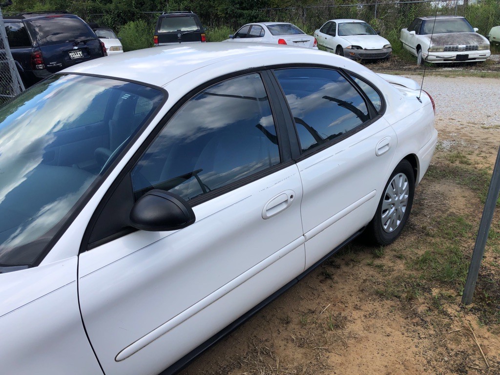 2005 Ford Taurus Image 2